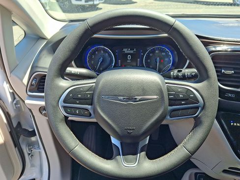 Certified 2023 Chrysler Voyager LX FWD image 19