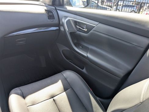 Used 2017 Nissan Altima 2.5 SL w/ 2.5 Technology Package image 16