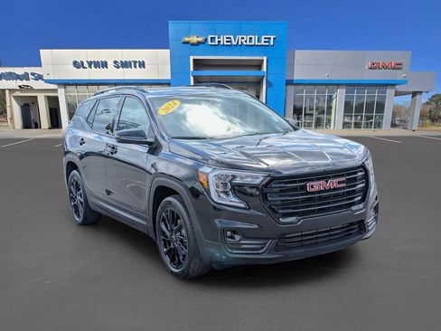 Used 2024 GMC Terrain SLT w/ Elevation Edition image 3