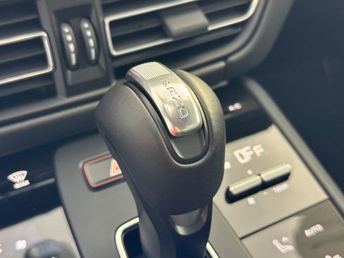Certified 2026 Porsche Macan AWD/4WD image 26