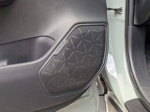 Used 2019 Toyota RAV4 XLE w/ Convenience Package FWD image 11