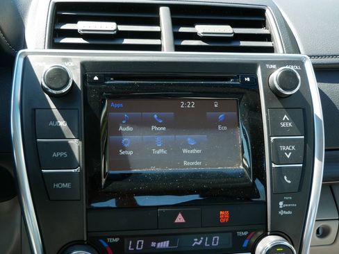 Used 2015 Toyota Camry XLE image 23