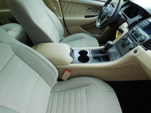 Used 2016 Ford Taurus SE FWD image 16