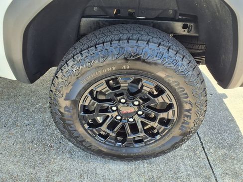 Used 2026 GMC Canyon Elevation w/ Convenience Package RWD image 11