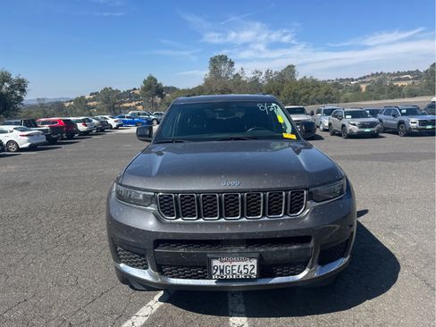 Used 2022 Jeep Grand Cherokee L Laredo w/ Luxury Tech Group I AWD/4WD image 2