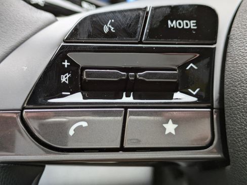 Certified 2025 Hyundai Elantra SEL FWD image 19