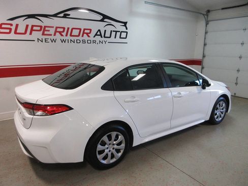 Used 2022 Toyota Corolla LE FWD image 4