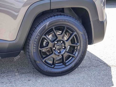 Used 2020 Jeep Renegade Altitude FWD image 10