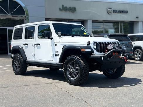 Used 2025 Jeep Wrangler Unlimited Sport AWD/4WD image 9