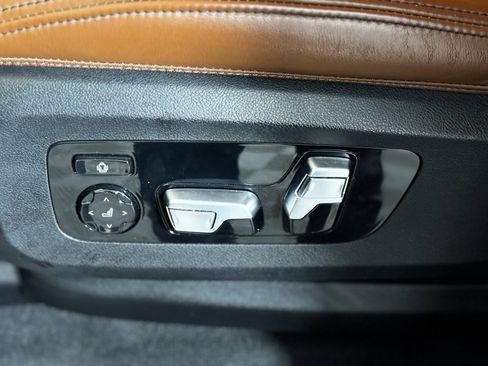 Used 2022 BMW X7 M50i image 14