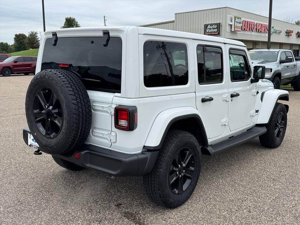 Used 2023 Jeep Wrangler Unlimited Sahara AWD/4WD image 4