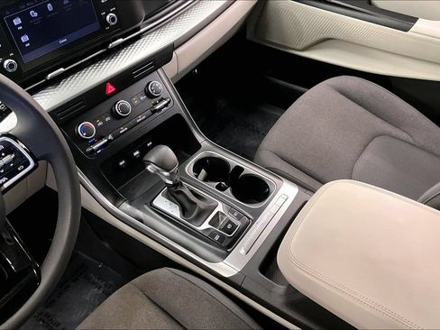 Used 2023 Kia Carnival LX FWD image 16