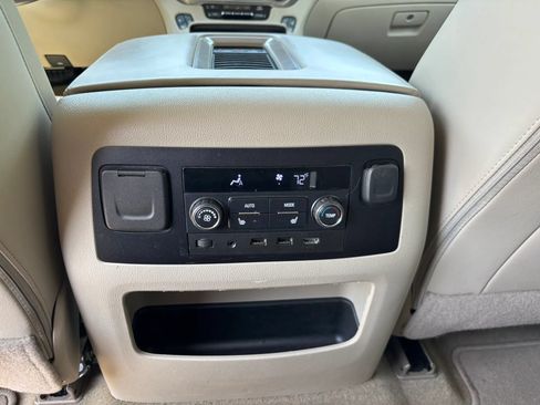 Used 2019 GMC Yukon Denali w/ Denali Ultimate Package AWD/4WD image 16