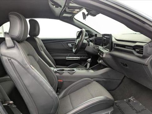 Used 2024 Ford Mustang Convertible image 14