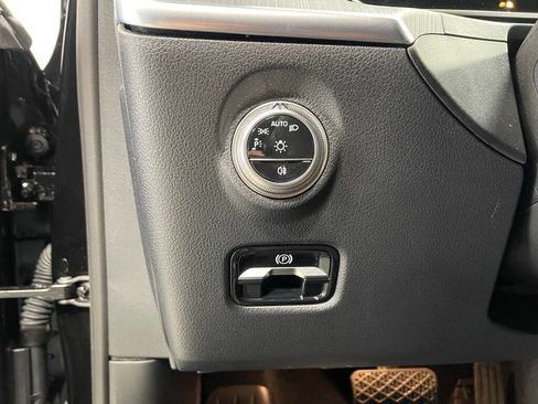 Used 2025 Mercedes-Benz C 300 4MATIC Sedan image 19