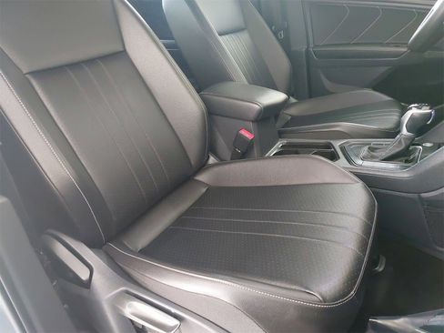 Used 2022 Volkswagen Tiguan SE image 10