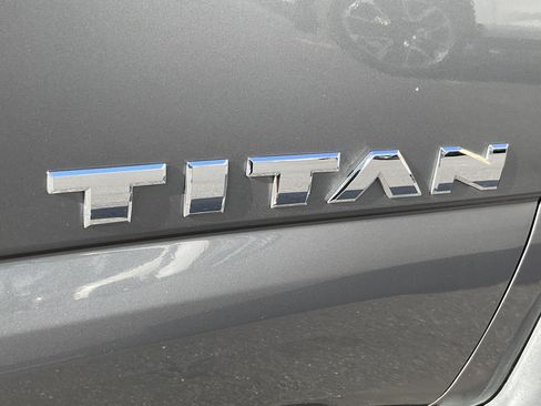 Used 2017 Nissan Titan SL w/ Off-Road Package AWD/4WD image 7