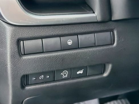 Used 2025 Nissan Rogue SV AWD/4WD image 17