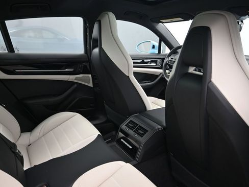 Used 2026 Porsche Panamera image 7