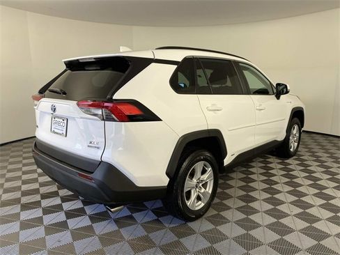 Used 2021 Toyota RAV4 XLE w/ Convenience Package image 9