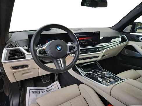 Used 2025 BMW X7 M60i image 13