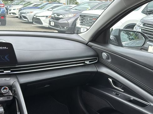 Used 2021 Hyundai Elantra Limited FWD image 24