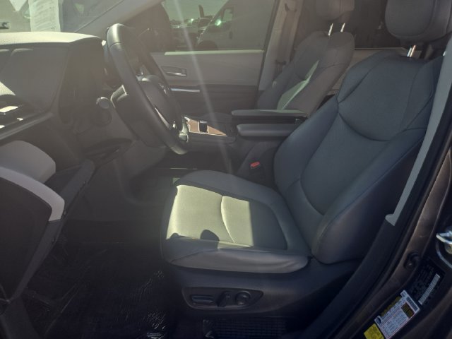 Used 2023 Toyota Sienna XLE FWD image 19