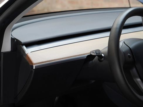 Used 2020 Tesla Model 3 Standard Range Plus RWD image 33