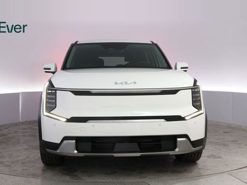 Used 2024 Kia EV9 Light Long Range RWD image 12
