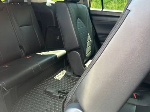Used 2024 Toyota Highlander XLE AWD/4WD image 54