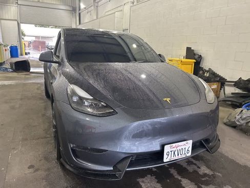 Used 2023 Tesla Model Y Performance image 1