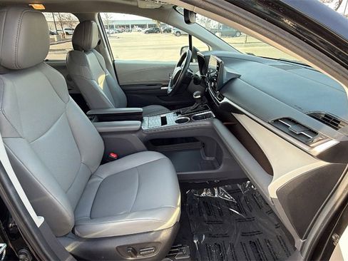 Used 2024 Toyota Sienna XLE image 47