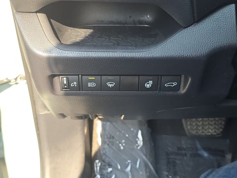 Used 2020 Toyota RAV4 XLE Premium AWD/4WD image 28