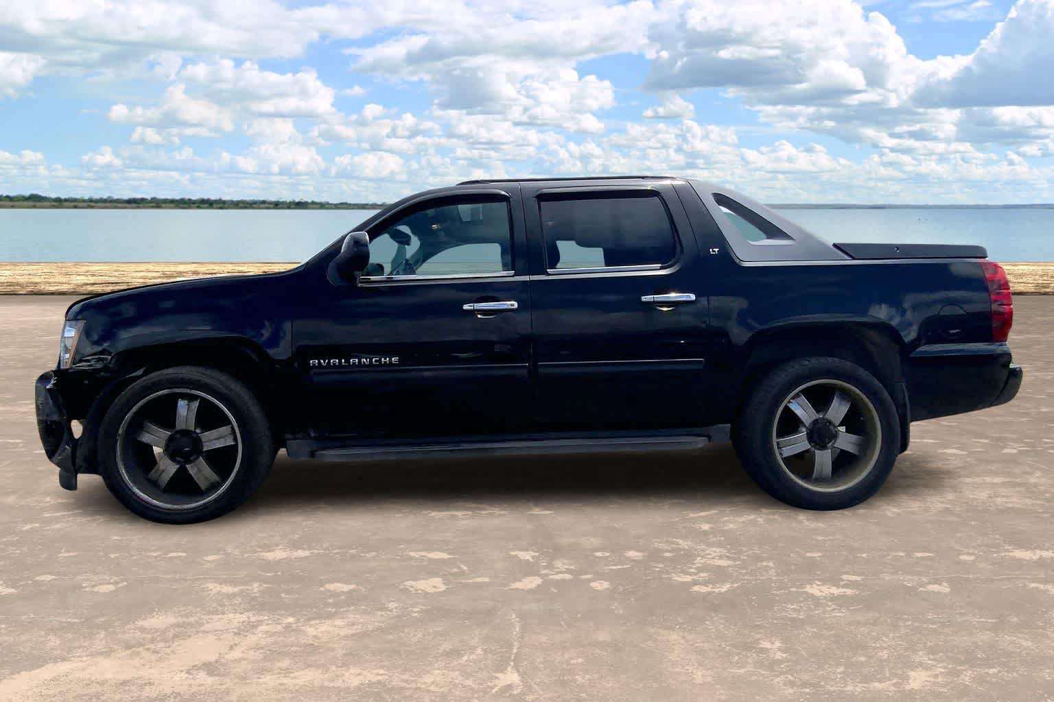 Used 2010 Chevrolet Avalanche LT RWD image 3