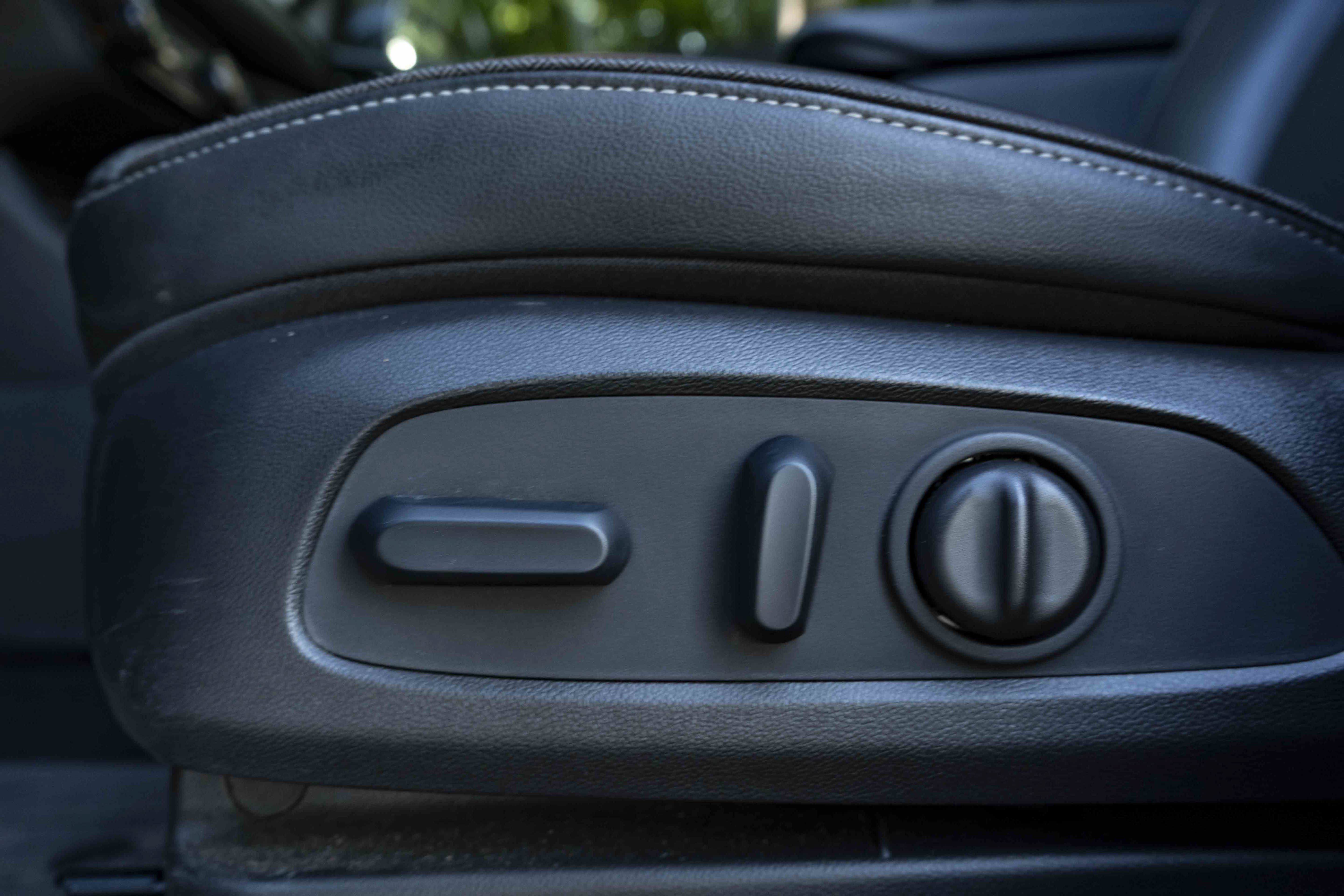 Used 2023 Buick Encore GX Essence w/ Experience Buick Package FWD image 41