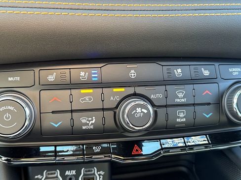 Used 2023 Dodge Durango R/T image 28