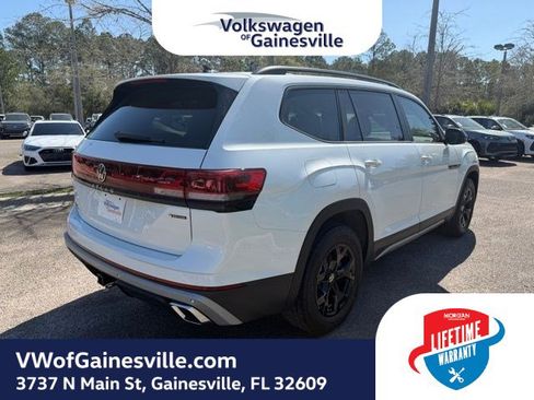Used 2024 Volkswagen Atlas Peak Edition SEL image 6