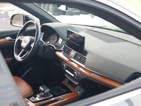 Used 2022 Audi Q5 2.0T Premium image 16