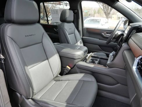 Used 2025 GMC Yukon Denali w/ Sun & Power Step Package AWD/4WD image 22