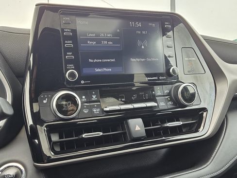Used 2022 Toyota Highlander XLE FWD image 27