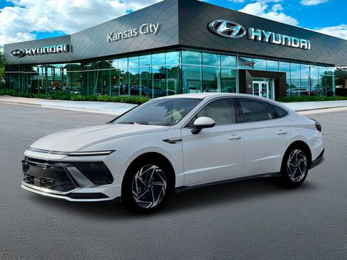 New 2026 Hyundai Sonata SEL FWD image 2