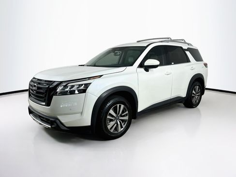 Used 2022 Nissan Pathfinder SL w/ SL Black Package FWD image 3
