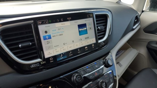 Used 2024 Chrysler Pacifica Touring-L FWD image 13
