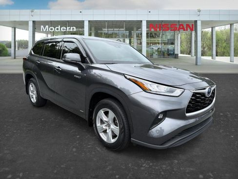 Used 2020 Toyota Highlander LE AWD/4WD image 7