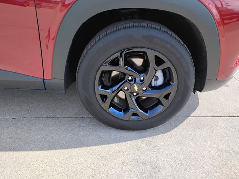 Used 2025 Chevrolet Trax LT w/ LT Convenience Package image 26