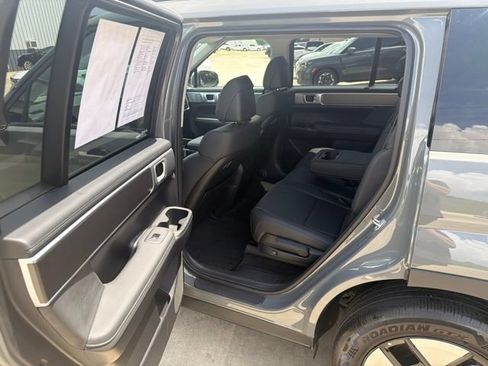 Used 2025 Hyundai Santa Fe SEL FWD image 17