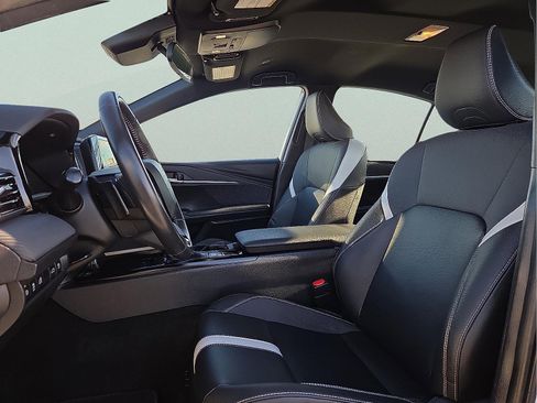 Used 2025 Toyota Camry SE image 14