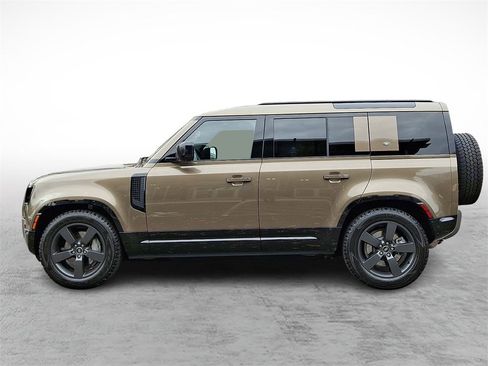 Used 2024 Land Rover Defender 110 X-Dynamic SE image 7