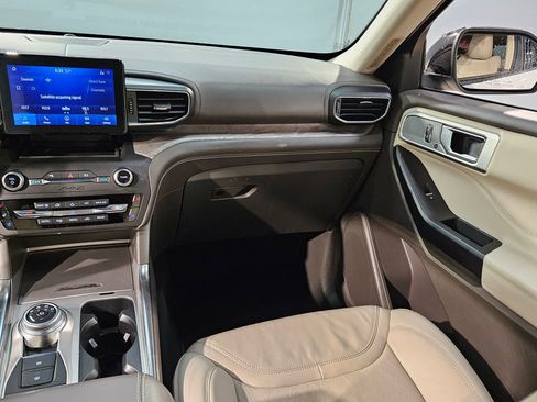 Used 2020 Ford Explorer Platinum image 11