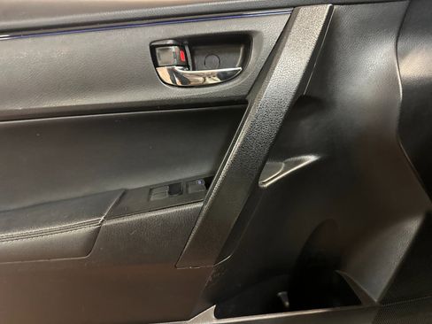 Used 2019 Toyota Corolla SE w/ Carpet Mat Package (TMS) FWD image 10